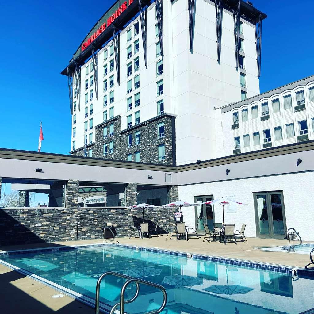 Carriage House Hotel And Conference Centre Calgary Exterior photo