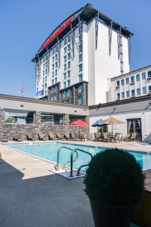 Carriage House Hotel And Conference Centre Calgary Exterior photo